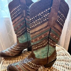Corral women’s embroidery and stud western boot